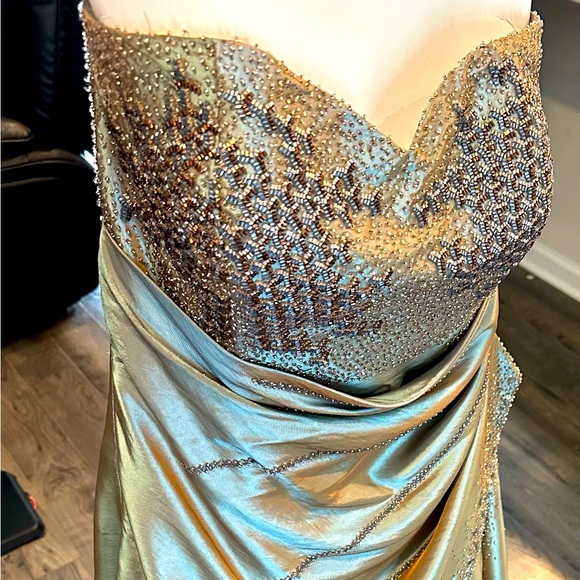 Jovani ball gown.  Gorgeous beading. Size 12 - Picture 1 of 3